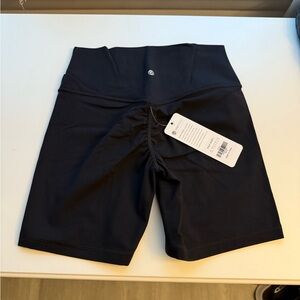 CRZ YOGA SCRUNCH SHORTS